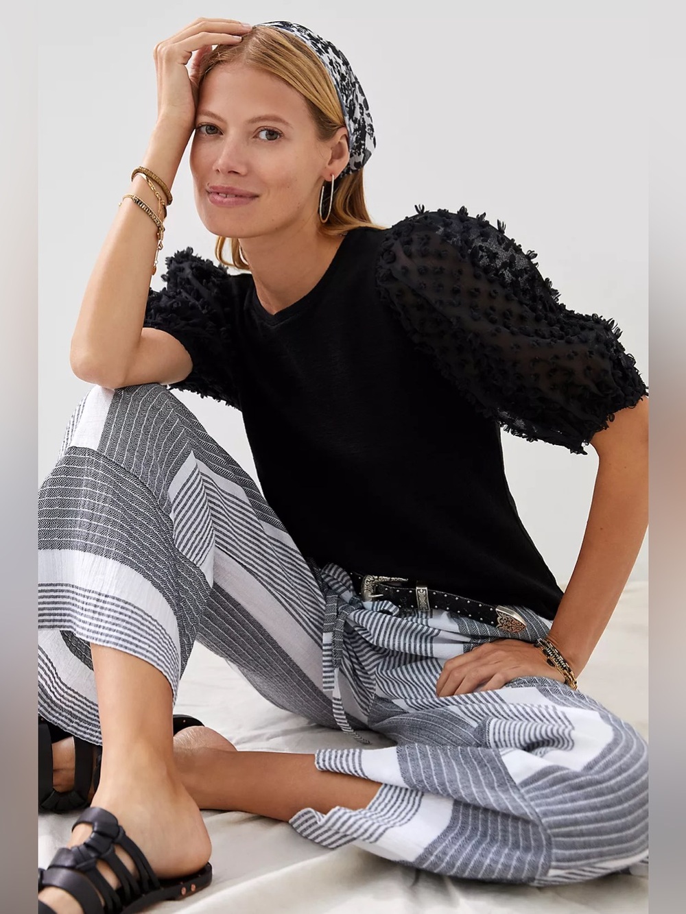 Maeve Woven Puff-Sleeve Top in Black size XS.
New without tag